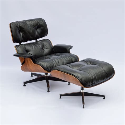 eames ottoman chair.